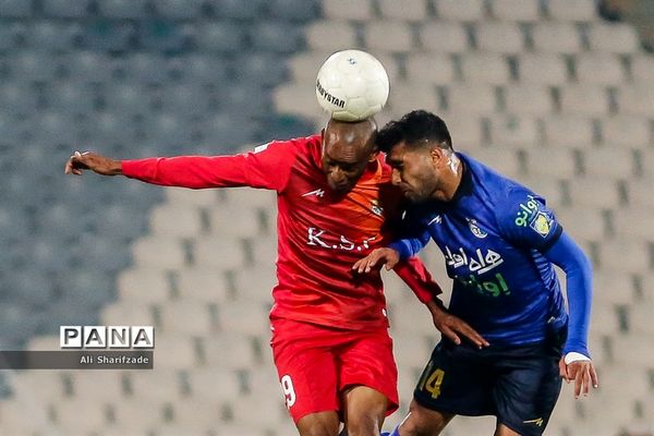 دیدار تیم‌های استقلال و فولاد خوزستان