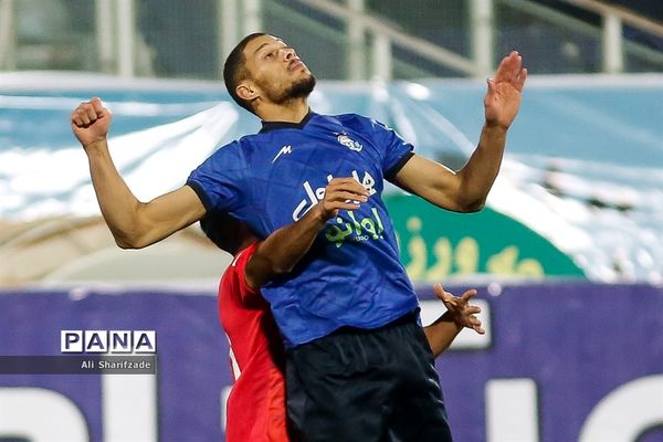 دیدار تیم‌های استقلال و فولاد خوزستان