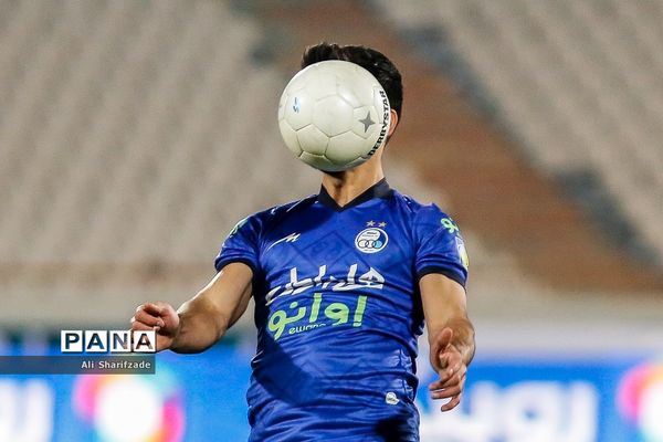 دیدار تیم‌های استقلال و فولاد خوزستان