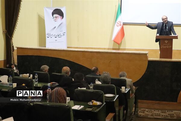 نشست صمیمی استاندار آذربایجان شرقی با اهالی رسانه
