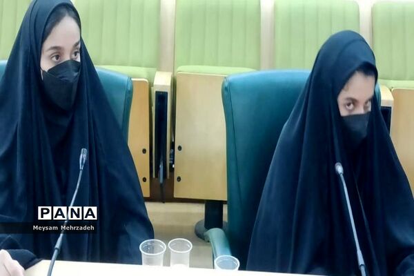 نشست هم‌اندیشی مشاور امور جوانان استاندار بوشهر با نخبگان تشکل‌های دانش‌آموزی