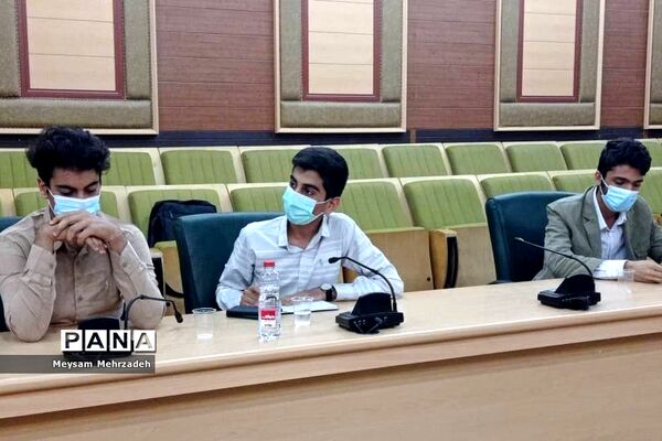 نشست هم‌اندیشی مشاور امور جوانان استاندار بوشهر با نخبگان تشکل‌های دانش‌آموزی