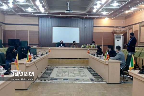 نشست هم‌اندیشی مشاور امور جوانان استاندار بوشهر با نخبگان تشکل‌های دانش‌آموزی