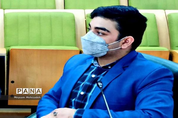 نشست هم‌اندیشی مشاور امور جوانان استاندار بوشهر با نخبگان تشکل‌های دانش‌آموزی