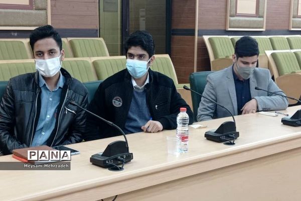 نشست هم‌اندیشی مشاور امور جوانان استاندار بوشهر با نخبگان تشکل‌های دانش‌آموزی