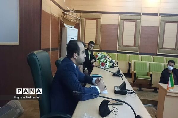 نشست هم‌اندیشی مشاور امور جوانان استاندار بوشهر با نخبگان تشکل‌های دانش‌آموزی