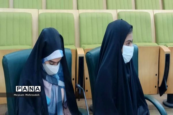 نشست هم‌اندیشی مشاور امور جوانان استاندار بوشهر با نخبگان تشکل‌های دانش‌آموزی