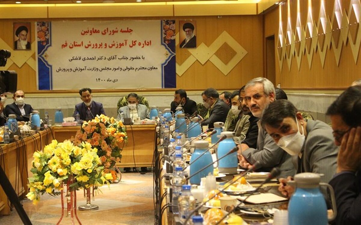 تقدیر از مدیران کل ثبت، بنیاد مسکن و نوسازی مدارس در جلسه شورای معاونین قم
