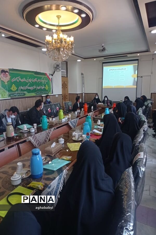 برگزاری جلسه هم‌اندیشی مربیان پیشتاز شهرستان  ورزنه