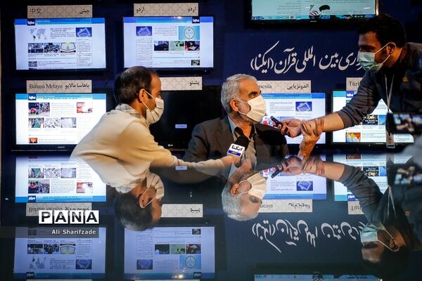 بازدید وزیر آموزش و پرورش از نمایشگاه دستاوردهای جهاد دانشگاهی