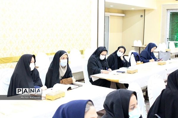 کارگاه آموزشی بازمهندسی و تجلیل از مربیان برتر تشکیلات پیشتازان شهرستان بافق