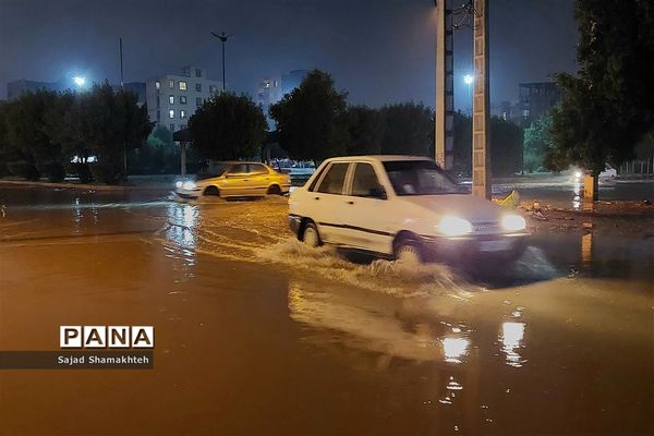 بارش‌های زمستانی و آغاز آبگرفتگی معابر در اهواز
