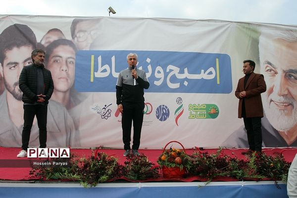 پیاده‌روی خانوادگی از میدان ولی‌عصر تا پاک لاله