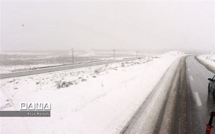 آغاز امدادرسانی به استان‌های درگیر برف و کولاک