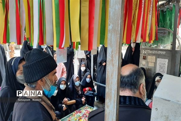 غبارروبی مزار شهدا با حضور دانش‌آموزان بسیجی در قرچک