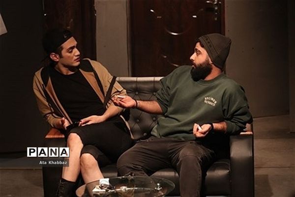 اجرای نمایش «و چند داستان دیگر...»