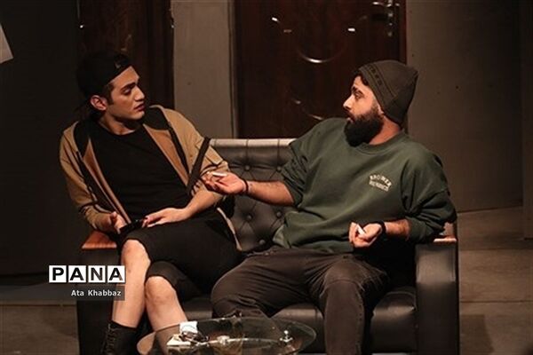 اجرای نمایش «و چند داستان دیگر...»