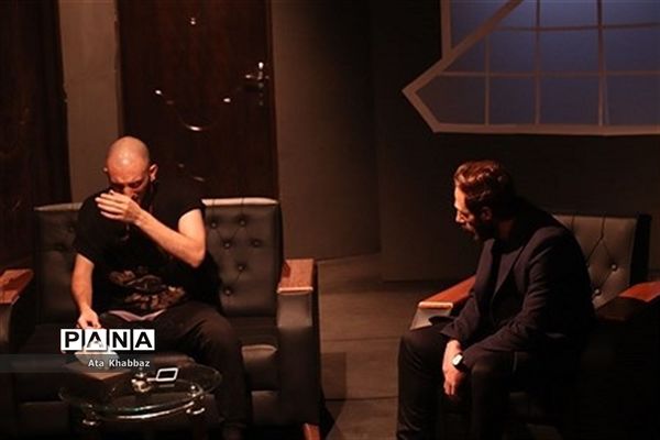 اجرای نمایش «و چند داستان دیگر...»