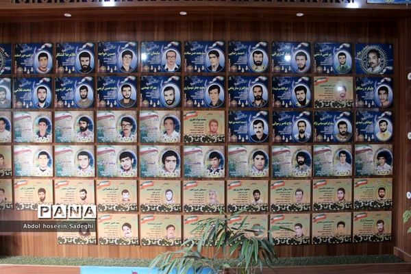 نمایشگاه عکس شهید سپهبد حاج قاسم سلیمانی در اداره‌کل آموزش و پرورش استان بوشهر