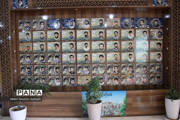 نمایشگاه عکس شهید سپهبد حاج قاسم سلیمانی در اداره‌کل آموزش و پرورش استان بوشهر
