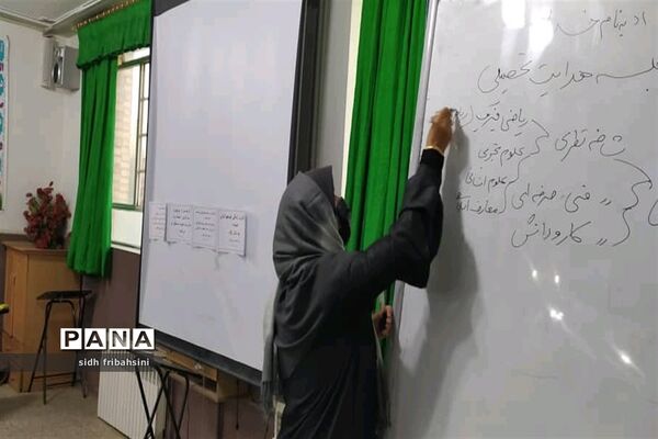 جلسه آموزش خانواده با موضوع هدایت تحصیلی