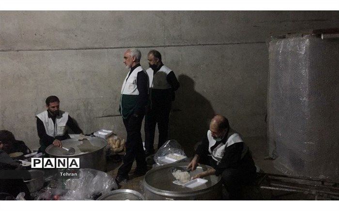 توزیع  ۲۹۰ پرس غذای گرم میان نیازمندان