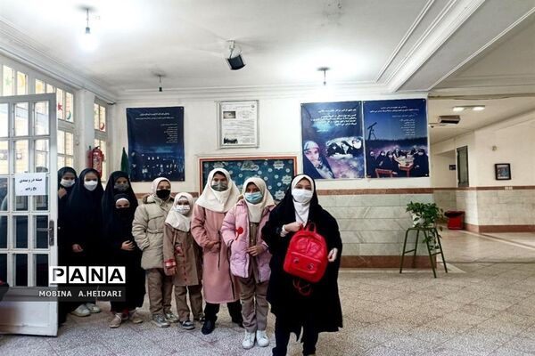 بازدید دانش‌آموزان مدارس قم از کارگاه نجوم هنرستان صباری