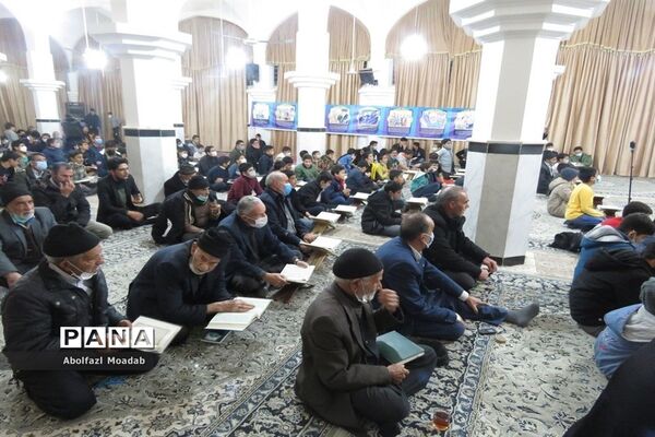 محفل انس با قرآن به مناسبت سالگرد قاسم سلیمانی در شهرستان خلیل‌آباد