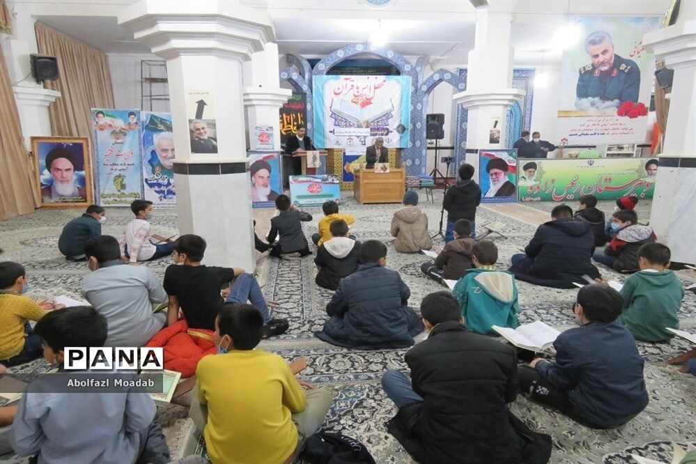 محفل انس با قرآن به مناسبت سالگرد قاسم سلیمانی در شهرستان خلیل‌آباد