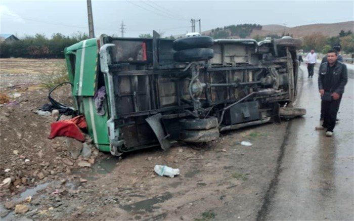 واژگونی مینی‌بوس کارگران؛ ۱۳ نفر مصدوم شدند