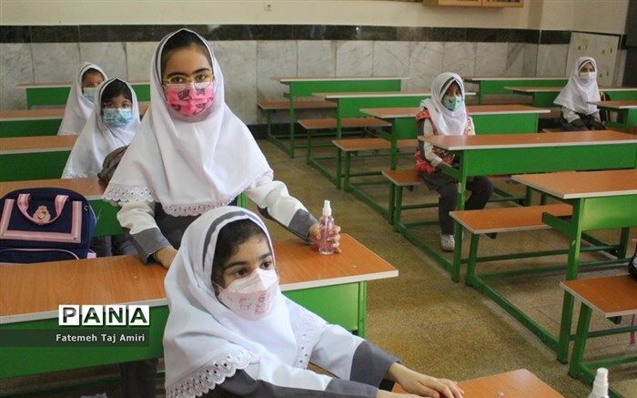 تاکید حکیم‌زاده بر آموزش‌های حضوری با اولویت «سلامت دانش‌آموزان»