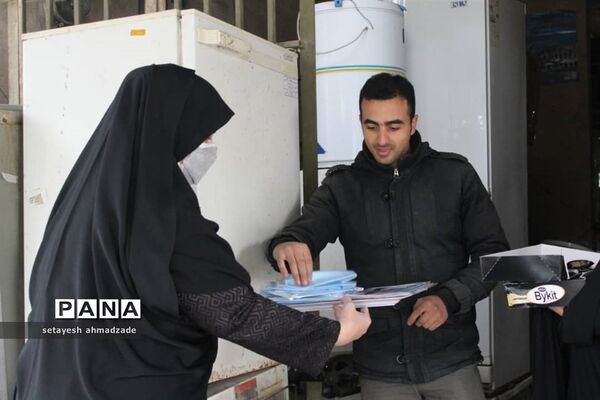 ایستگاه صلواتی اهدای بسته‌های بهداشتی در گلوگاه