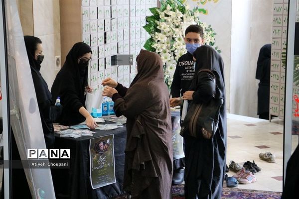 آیین بزرگداشت شهید حاج قاسم سلیمانی در خیریه آبشار عاطفه‌ها منطقه ۱۴