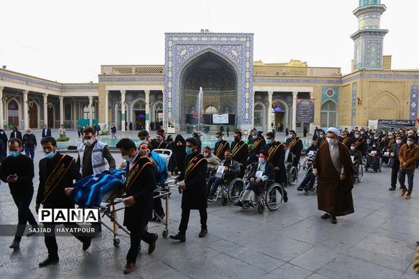 زیارت حضرت معصومه(س) به نیابت از حاج قاسم توسط 40 بیمار قطع نخاعی