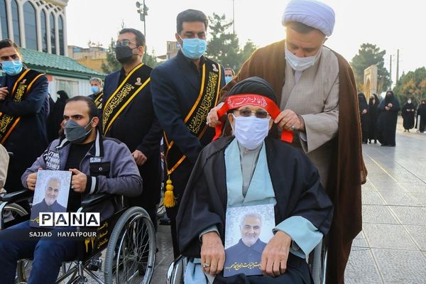 زیارت حضرت معصومه(س) به نیابت از حاج قاسم توسط 40 بیمار قطع نخاعی