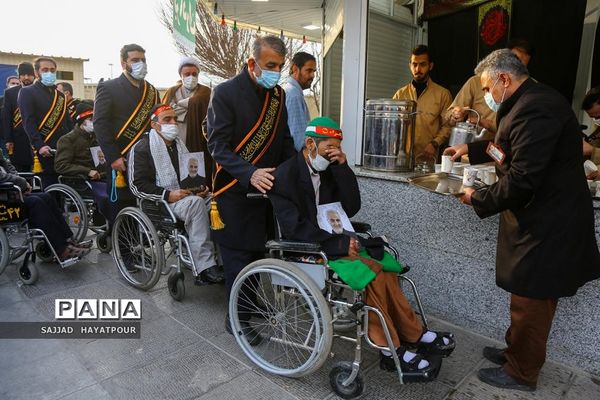 زیارت حضرت معصومه(س) به نیابت از حاج قاسم توسط 40 بیمار قطع نخاعی