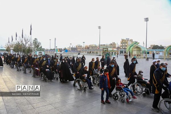 زیارت حضرت معصومه(س) به نیابت از حاج قاسم توسط 40 بیمار قطع نخاعی