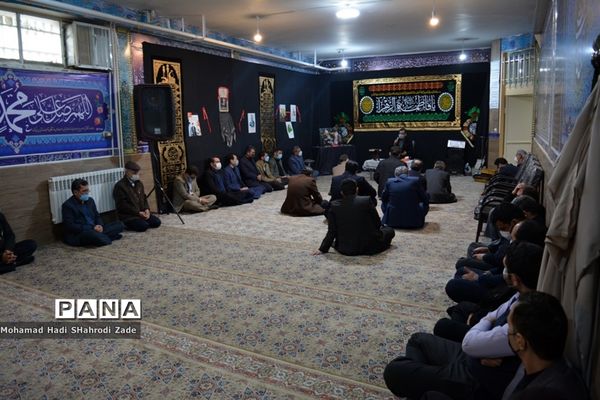 برگزاری مجلس یادبود شهید دلها حاج قاسم سلیمانی در آموزش و پرورش ناحیه یک مشهد