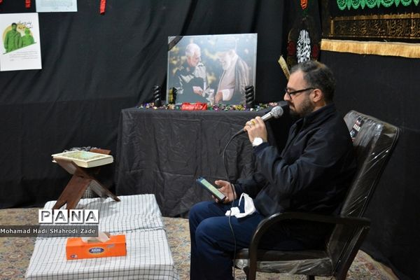 برگزاری مجلس یادبود شهید دلها حاج قاسم سلیمانی در آموزش و پرورش ناحیه یک مشهد