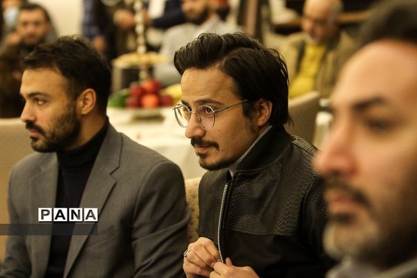 افتتاحیه فیلم دختری با لباس ارغوانی