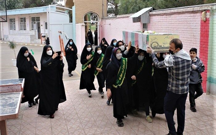استقبال دانش‌آموزان آموزشگاه تمام تشکیلاتی قم از پیکر شهید گمنام