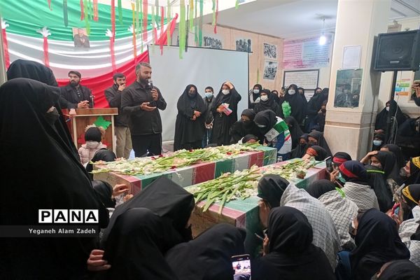 نخستین روز از میهمانی شهدای گمنام در مدارس زاهدان