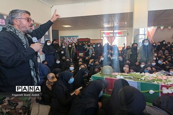 نخستین روز از میهمانی شهدای گمنام در مدارس زاهدان