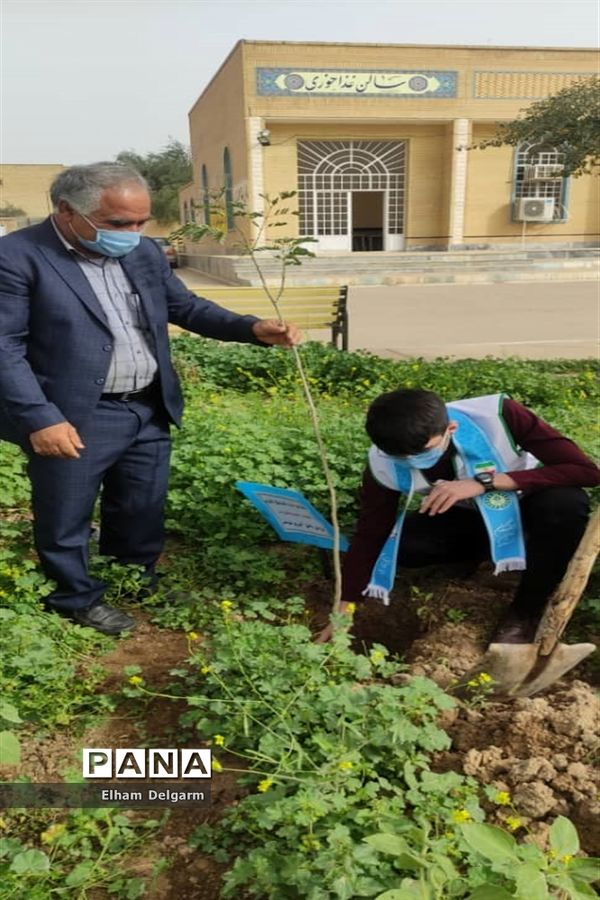 آیین درختکاری در مدارس شوشتر