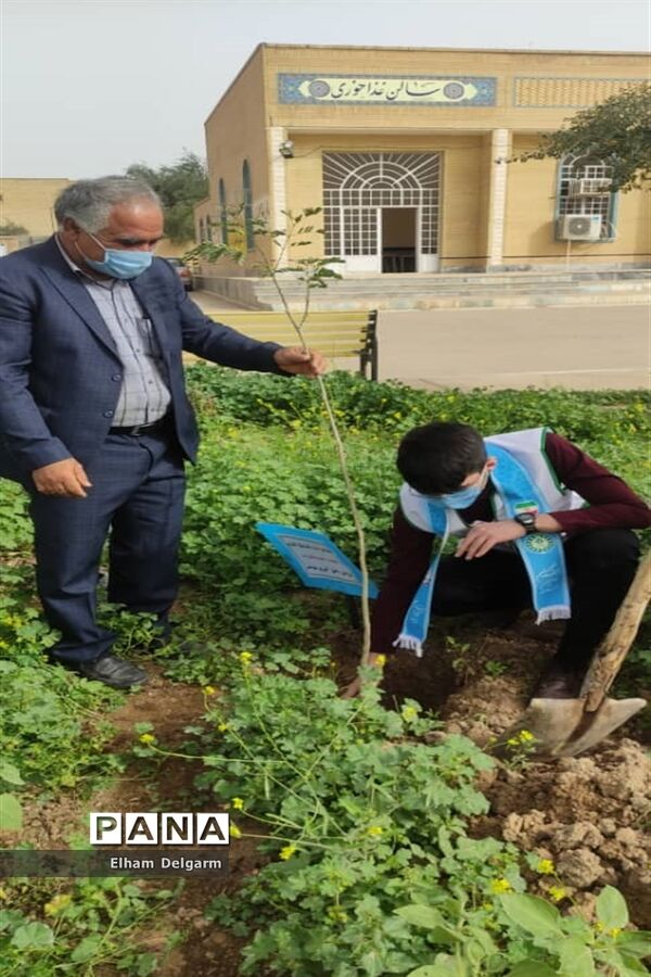 آیین درختکاری در مدارس شوشتر