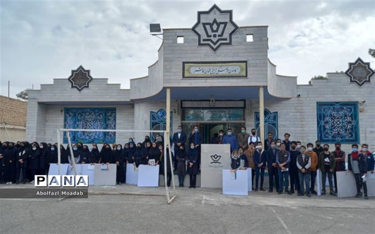 هرکه راه هنر برگزیند به آرامش جان و روان دست یازد