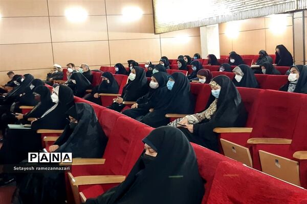 تقدیر از معاونان و مربیان پرورشی و مشاوران مدارس منطقه ۱۱