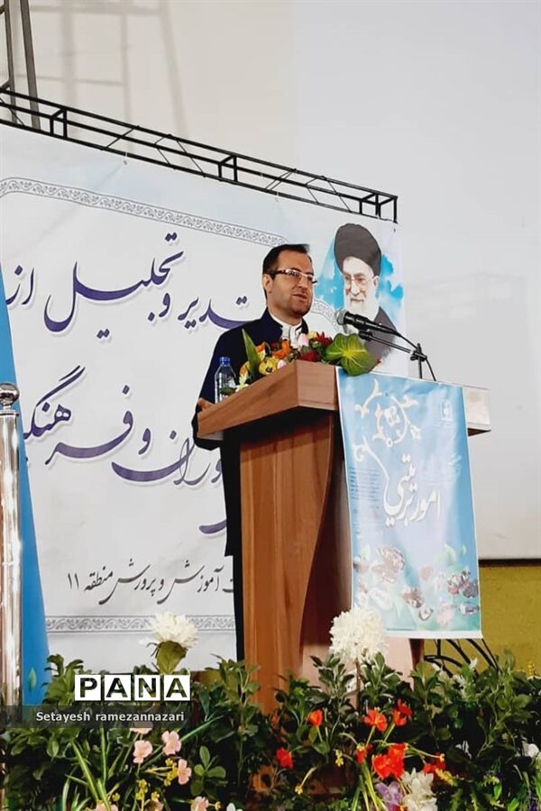 تقدیر از معاونان و مربیان پرورشی و مشاوران مدارس منطقه ۱۱