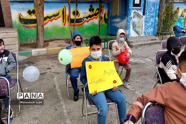 مراسم روز درختکاری در شهرستان قرچک مدرسه علم‌ و‌ ادب با شعار هر دانش‌آموز یک نهال