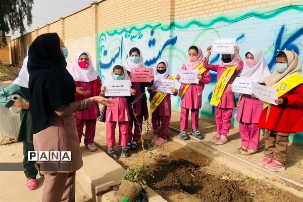 کاشتن نهال در روز درختکاری در مدارس حمیدیه